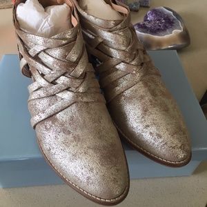 Seychelles Gold Woven Leather Ankle Bootie!